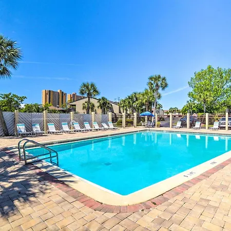 Breezy Pcb Retreat With Balcony - Walk To Beach!